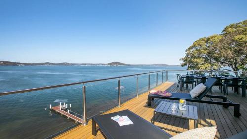 Waters Edge - Point Clare - Pool - Spa - Private Jetty