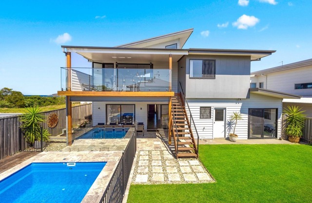 Waterside Escape - family home with pool