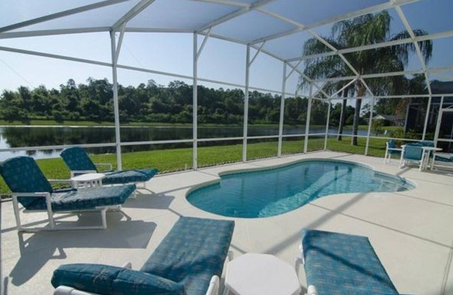 Waterside Gem - waterfront tranquility near all attractions, comfortable family accommodation