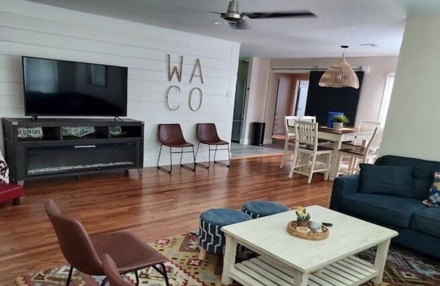 WAyCOol House- 3 miles to Magnolia Silos and Baylor. 1 mile to Extraco Center!