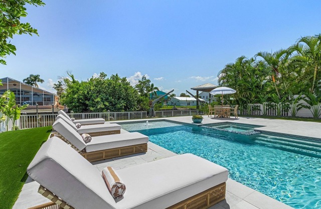 Weekday Special Rates! Waterfront Oasis w/Pool, & Dock- Sleeps 8!