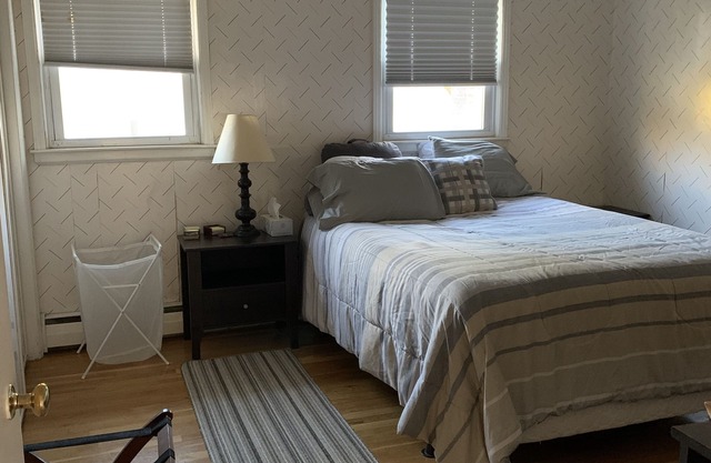 WEHA WiFi, pvt bth rm., queen bed nr all hospitals large 3,000 sq ft home