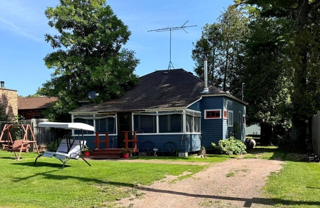 Weisel Cabin - Nostalgic Cabin located within walking distance of Downtown La Pointe!