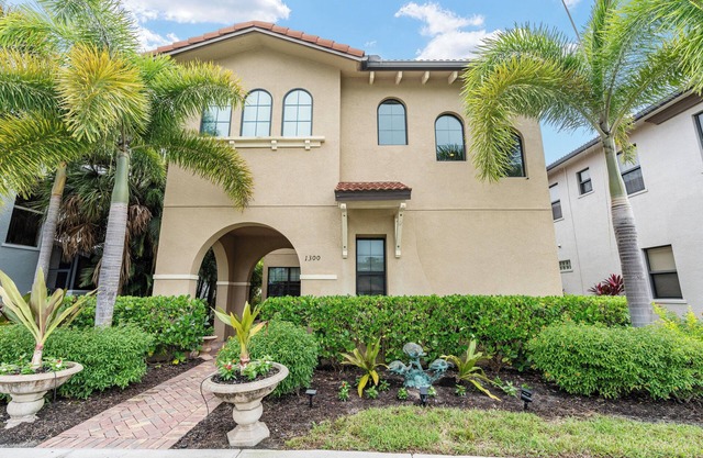 WELCOME! Luxury House w/Pickleball, Beaches, Marco Island, and Golf, & 5th Ave