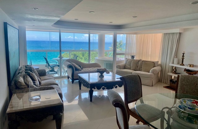 Welcome to Casa Sea Breeze. Apartment family size in Pampatar, Playa Moreno.