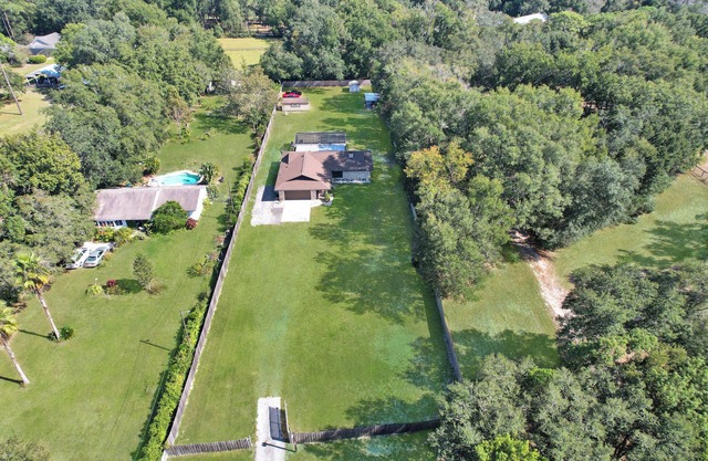 Welcome to Dreamland: Over 1 acre of Private living, lodging & celebrations!