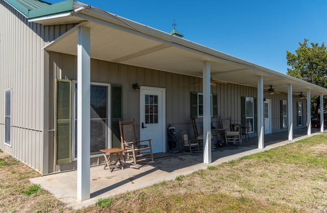 Welcome to Grizzly Acres! Far out; close by! Secluded barndo/house near Austin!