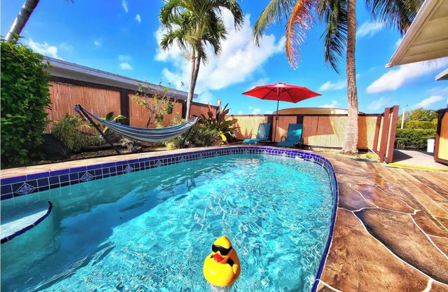 Welcome To Paradise! nPrivate Pool, 40' Dock, SUPs, Kayak & Pet Friendly!