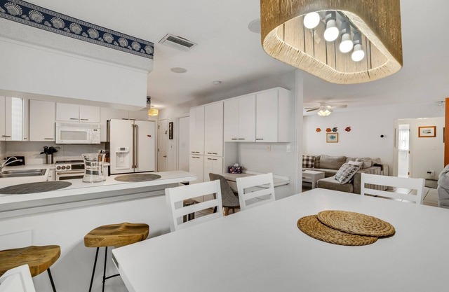 Welcome To Paradise - A Weekly Beach Rental 3 Bedroom Home by RedAwning