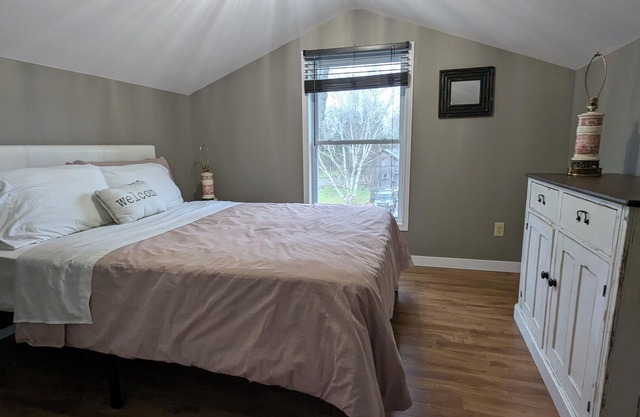 Welcome to the Neustadt Nest with 2-bedrooms, AC, WiFi & Laundry!