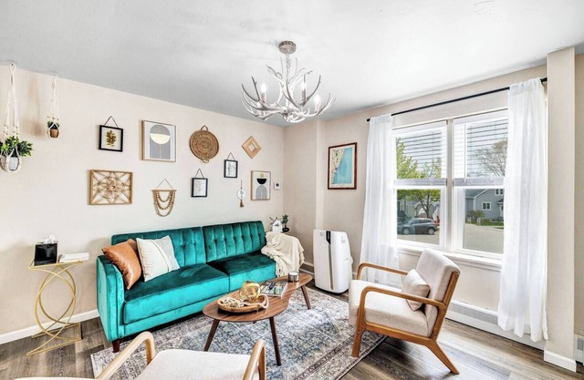 Welcome to The Steele Magnolia! Completely renovated 2 bed/1ba plus bonus futon couch