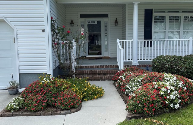 Welcome To this lovely 2-bedroom home in a gated golf community.