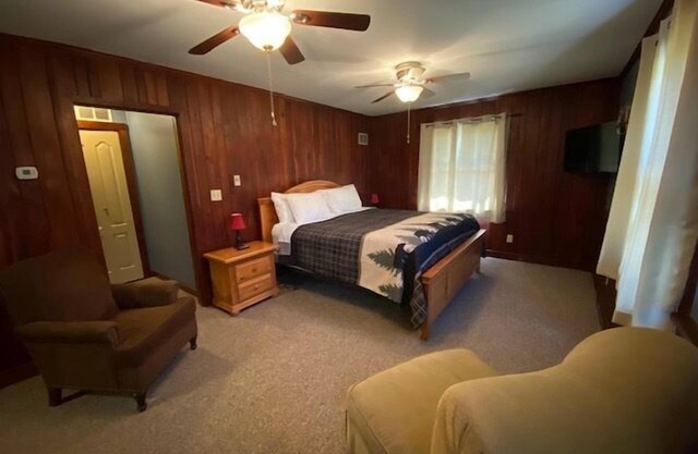 Welcoming king bed studio suite with split bathroom. Close to hiking trails, ski resorts and family parks!