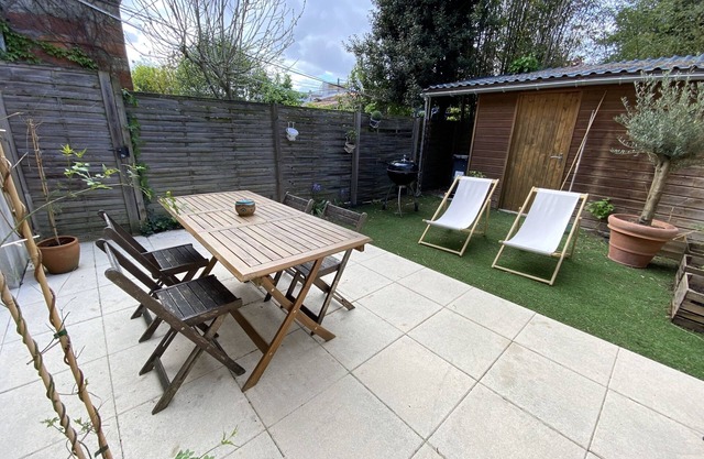 Well-appointed love nest with spacious garden