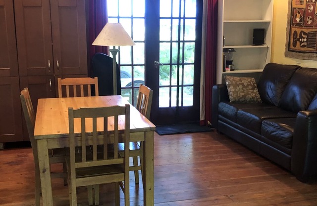 Well-equipped Cedar Cabin close to beaches.