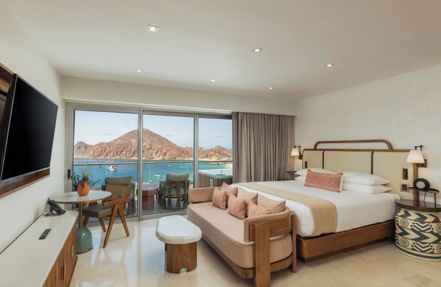 Well-Furnished Guest Rooms! Ocean View, Swimming Pool, Pet-friendly, Beachfront!