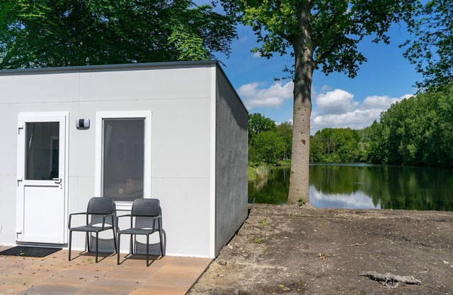 Well-kept studio with kitchenette, near Amsterdam