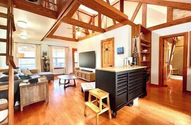 West Austin Light-filled Retreat