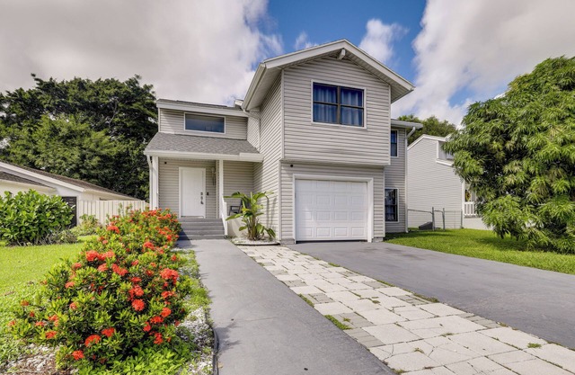 West Palm Beach Lake House: Near Beaches!