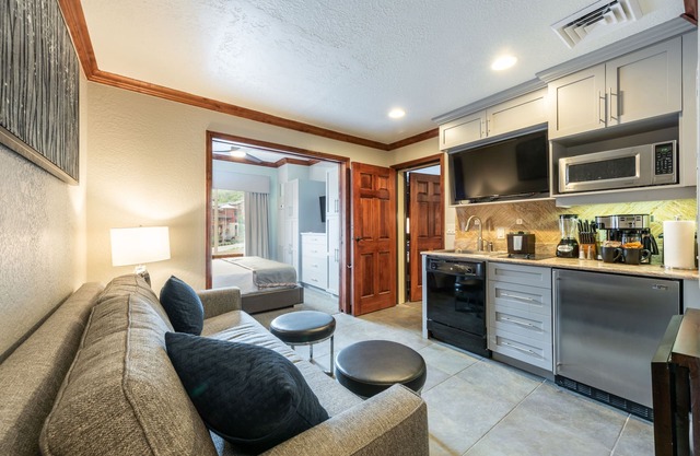 Westgate renovated - 1BDR 360sqf, kitchenette