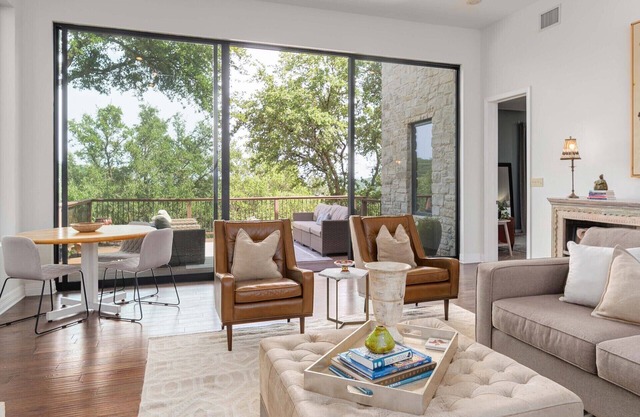 Westlake Hills Retreat Minutes from Downtown