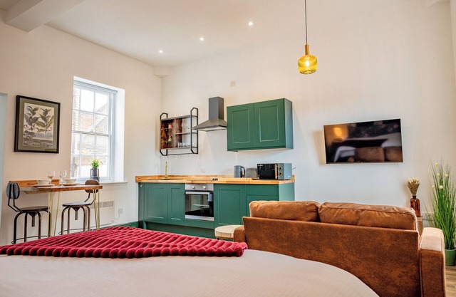 WhiskAwayStays No. 58 Studio No. 6