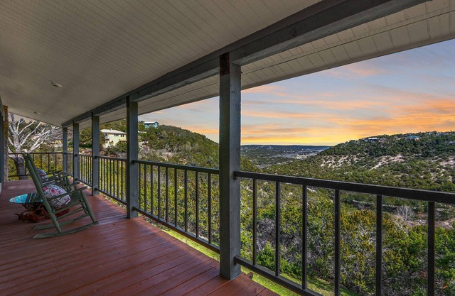 White Buffalo Guest House I Wimberley Hills and Views, Romantic