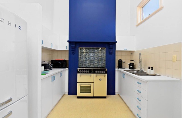 White House Fitzroy - 10+ Bedrooms & for 32 guests