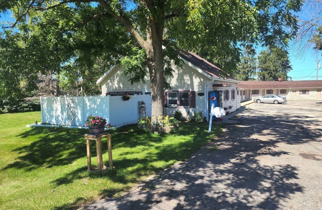 White Valley Motel
