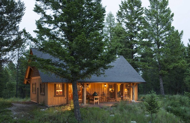Whitefish MT Historic Cabin-Guest House- Amazing Mountain Views and Lake Access