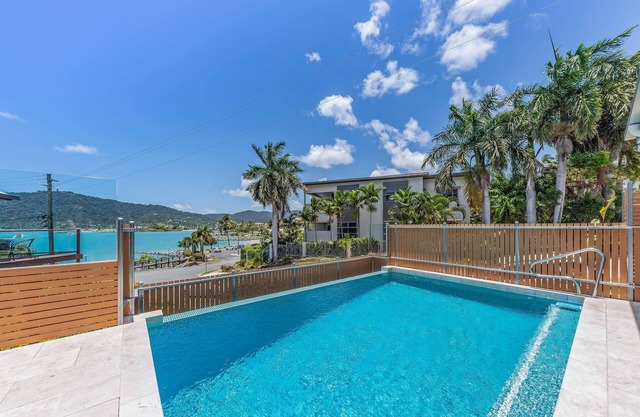 Whitsunday living on Hillcrest by the Beach