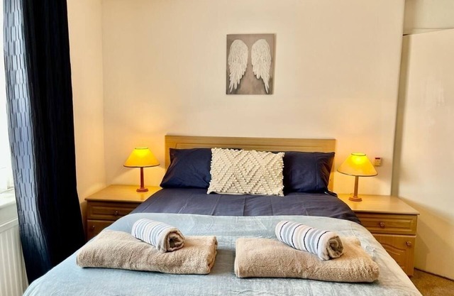 Whole house, 3 bedrooms, sleeps 5 people