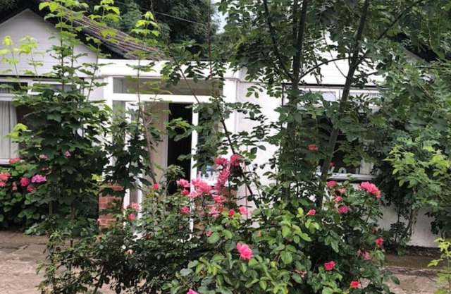 Whole house cottage with parking and huge garden