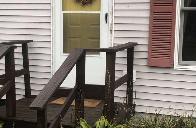 Whole house in Schroon Lake: Walk to lake and town!
