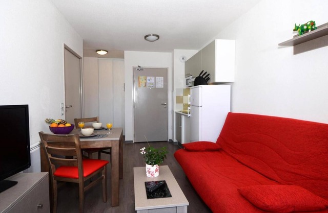 Wifi, 300m from resort center, fitness, swimming pool, terrace, balcony, tv, ski locker, 38m²