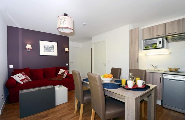 Wifi, 300m from resort center, fitness, swimming pool, terrace, balcony, tv, ski locker, 55m²