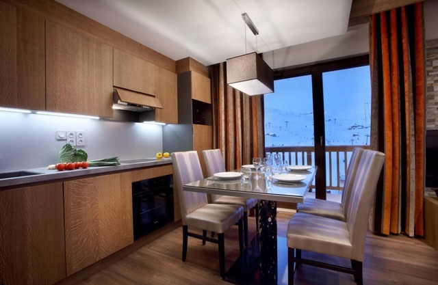 Wifi, 50m from resort center, fitness, swimming pool, sauna, hammam, balcony, tv, ski locker, 60m²