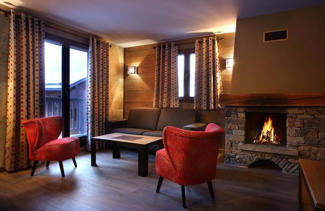 Wifi, fitness, swimming pool, sauna, hammam, balcony, fireplace or stove, tv, ski locker, 115m²