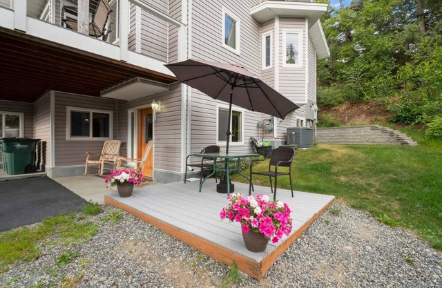 Wind Song Retreat - Private Apartment on the Anchorage Hillside!