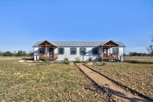 Windmill Meadows Cottages-Firepit-Hill Country Views!