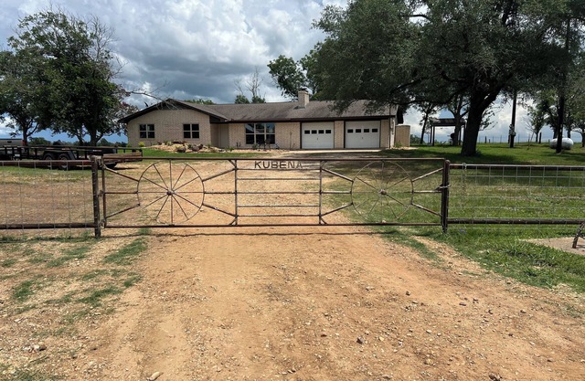 Windy Hill Farmhouse in Caldwell