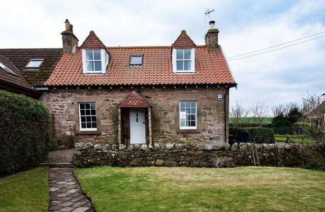 WINDYRIG, Cockburnspath - sleeps 4 in 2 bedrooms
