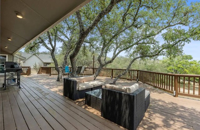 Wine Country Retreat with lake view!