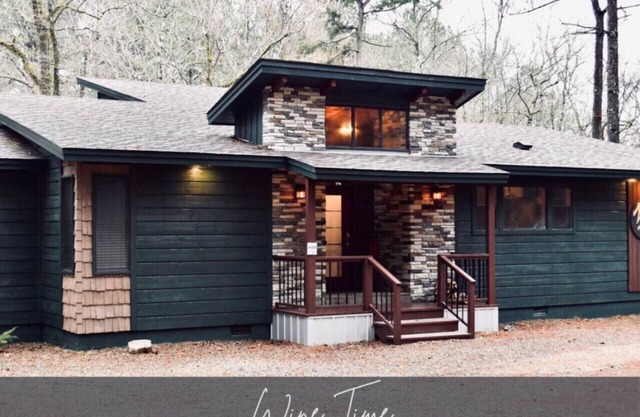 Wine Time – Heated Pool, Shuffleboard, Table Arcade, Play Set