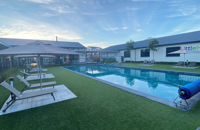 Winelands Flat in Secure Estate w/pool & gym. Pet friendly and weekly cleaning!