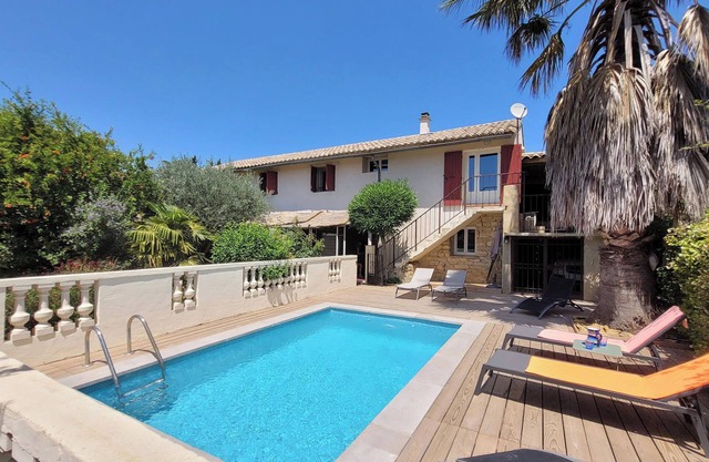 Winemaker's house with garden and pool in the gard
