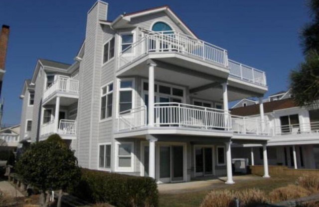 Wireless Internet, TV, Cable, Central A/C, Deck, Parking and More!