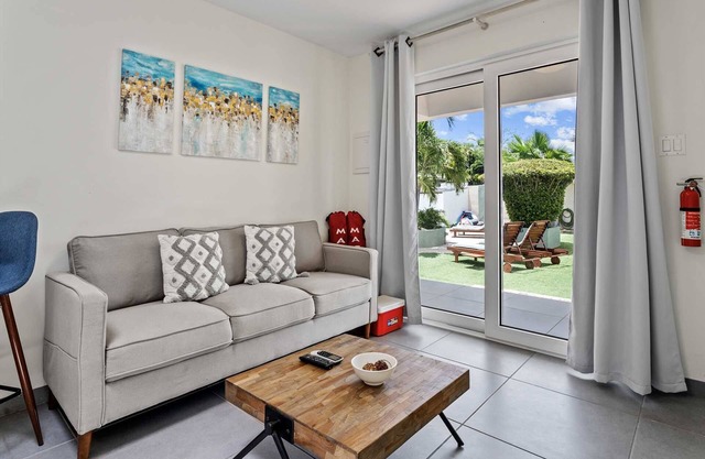 WLR7 - 1BR near Palm Beach - White Lotus Retreat