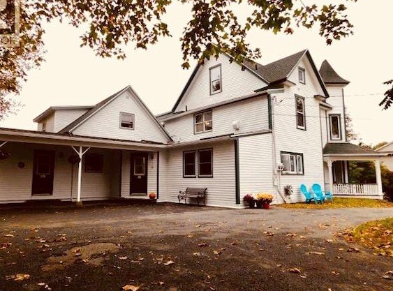 Wolfville Estate. Sleeps 18