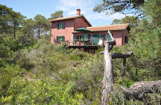 Wonderful private villa for 10 guests with WIFI, TV, patio, pets allowed and panoramic view